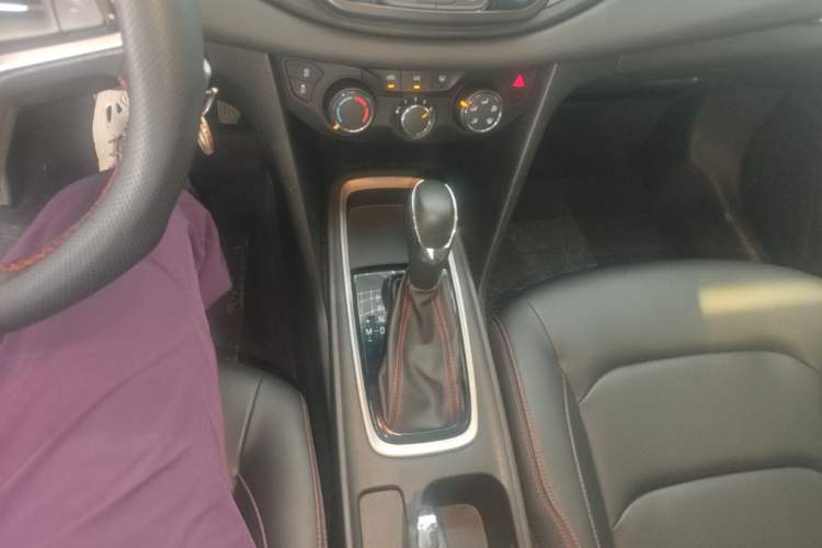 Used Chevrolet Monza 2020 Light Hybrid Redline 320T Dual-Clutch Joyful Edition Gear Lever