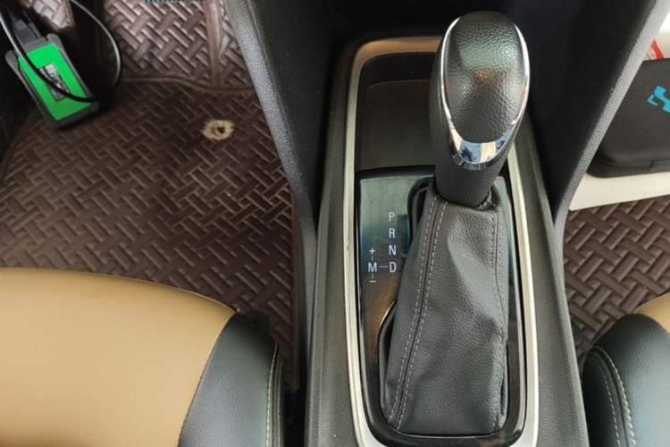 Used Chevrolet Monza 2020 320 Automatic Enjoyment Edition Gear Lever