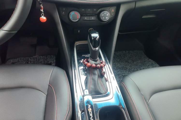 Used Chevrolet Monza 2020 Light Hybrid RS 330T Automatic Comfort Edition Gear Lever