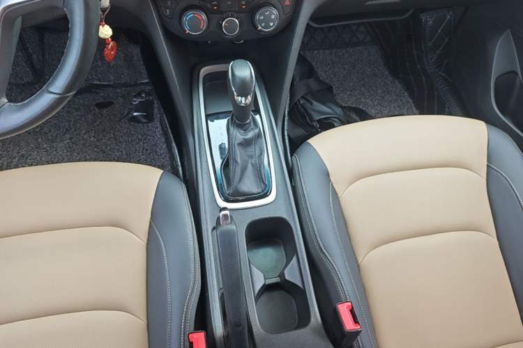 Used Chevrolet Monza 2020 320 Automatic Enjoyment Edition Gear Lever
