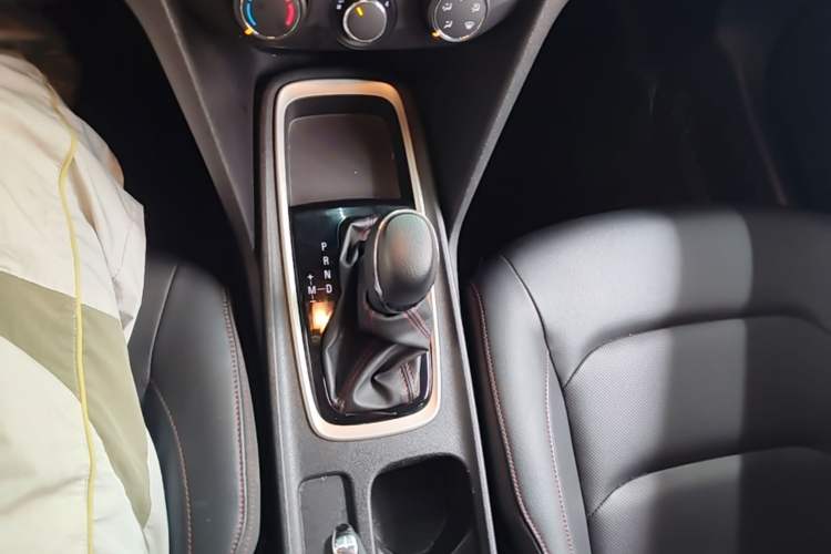 Used Chevrolet Monza 2020 Light Hybrid Redline 320T Dual-Clutch Joyful Edition Gear Lever