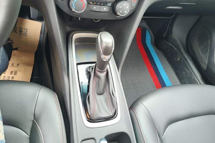 Used Chevrolet Monza 2020 Light Hybrid RS 330T Automatic Comfort Edition Gear Lever