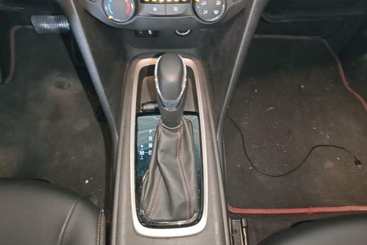 Used Chevrolet Monza 2020 Light Hybrid RS 330T Automatic Comfort Edition Gear Lever