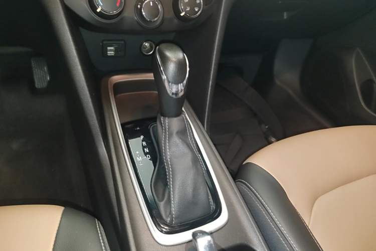 Used Chevrolet Monza 2020 320 Automatic Enjoyment Edition Gear Lever
