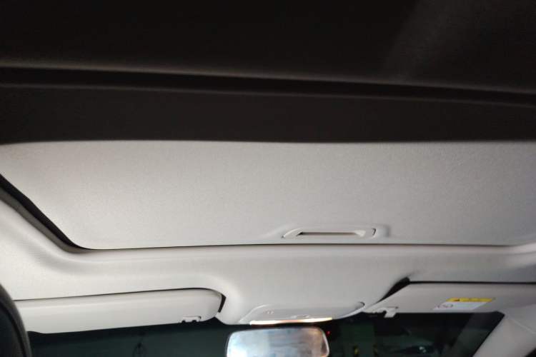 Used Chevrolet Monza 2020 Light Hybrid Redline 320T Dual-Clutch Thrilling Edition Headliner