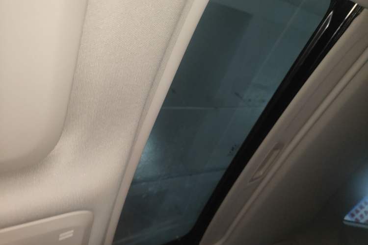 Used Chevrolet Monza 2020 Light Hybrid Redline 320T Dual-Clutch Thrilling Edition Headliner