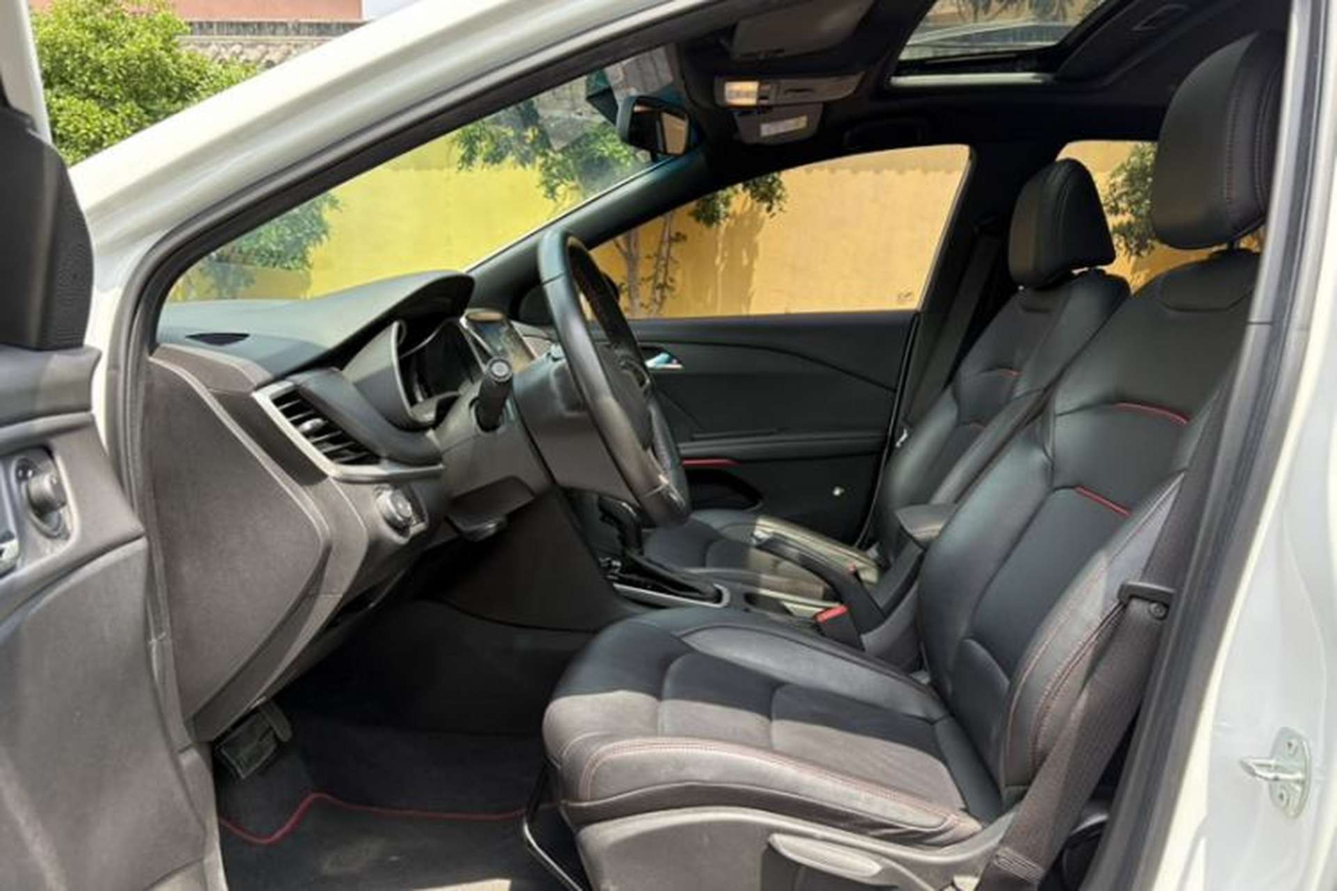 Used Chevrolet Monza 2020 Light Hybrid RS 330T Automatic Comfort Edition Interior 1