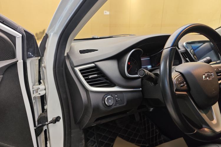 Used Chevrolet Monza 2020 Light Hybrid Redline 320T Dual-Clutch Thrilling Edition Interior 10
