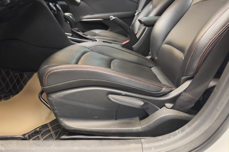 Used Chevrolet Monza 2020 Light Hybrid Redline 320T Dual-Clutch Thrilling Edition Interior 11