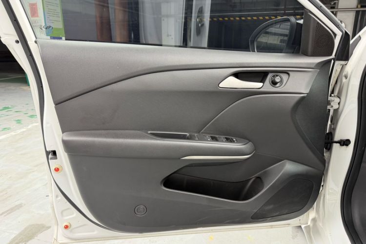 Used Chevrolet Monza 2020 Light Hybrid Redline 320T Dual-Clutch Thrilling Edition Interior 13