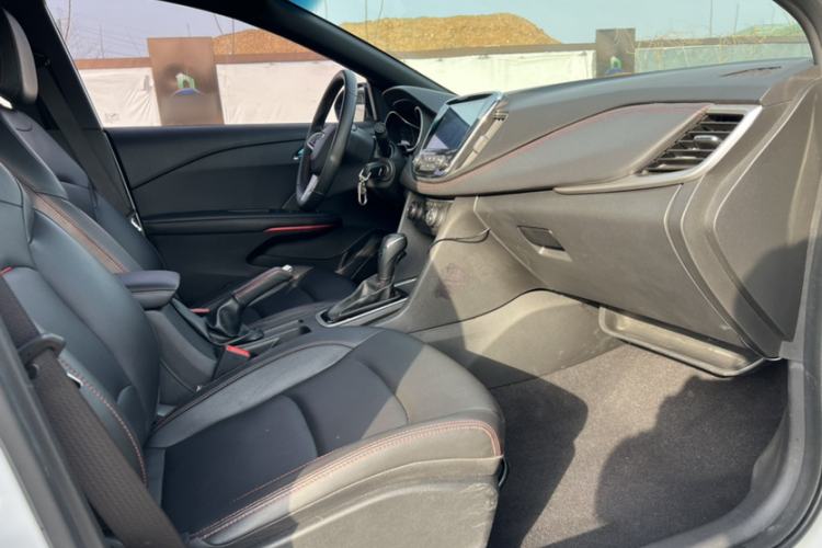 Used Chevrolet Monza 2020 Light Hybrid RS 330T Automatic Comfort Edition Interior 2