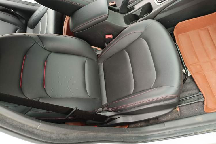 Used Chevrolet Monza 2020 Light Hybrid RS 330T Automatic Comfort Edition Interior 2