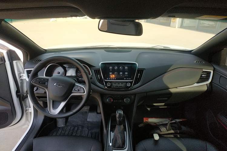 Used Chevrolet Monza 2020 Light Hybrid RS 330T Automatic Comfort Edition Interior 2