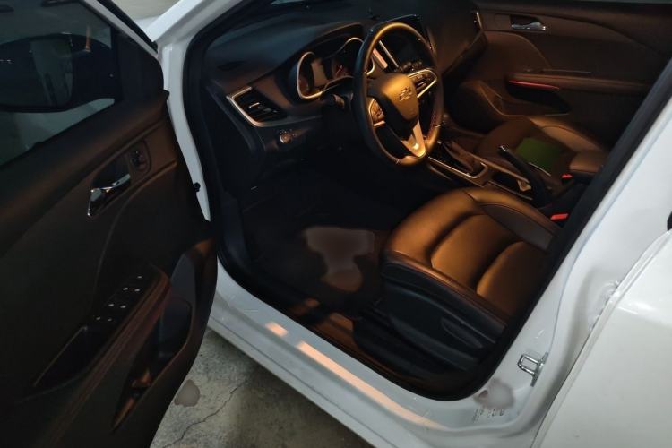 Used Chevrolet Monza 2020 Light Hybrid RS 330T Automatic Comfort Edition Interior 3