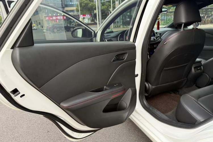 Used Chevrolet Monza 2020 Light Hybrid RS 330T Automatic Comfort Edition Interior 3