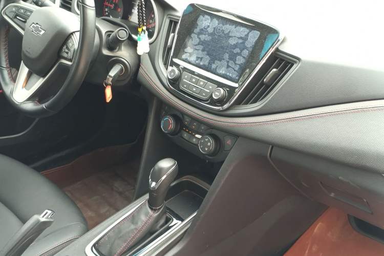 Used Chevrolet Monza 2020 Light Hybrid RS 330T Automatic Comfort Edition Interior 3