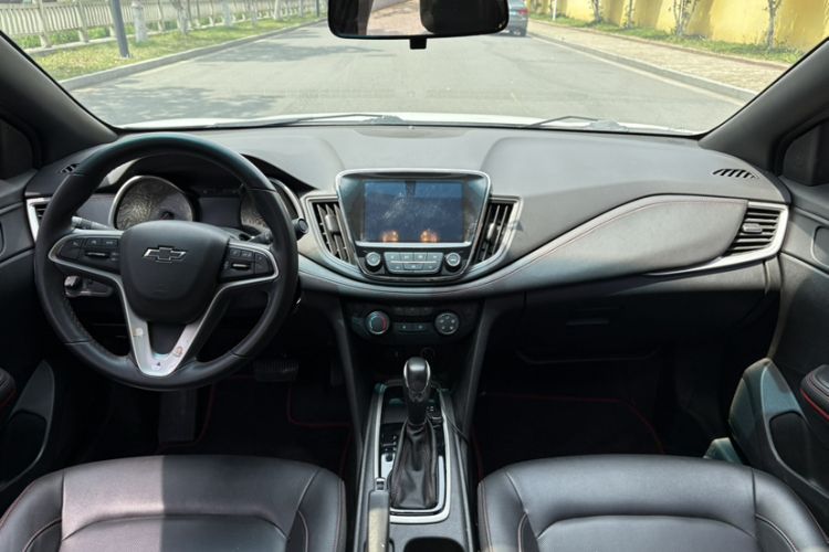 Used Chevrolet Monza 2020 Light Hybrid RS 330T Automatic Comfort Edition Interior 3