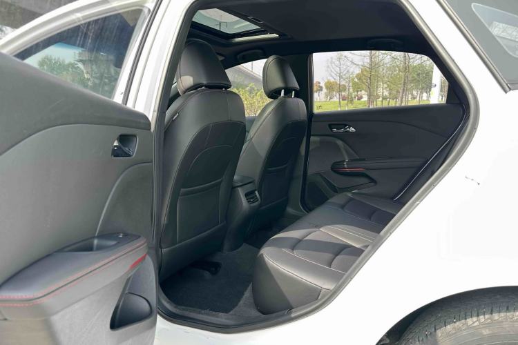 Used Chevrolet Monza 2020 Light Hybrid RS 330T Automatic Comfort Edition Interior 4