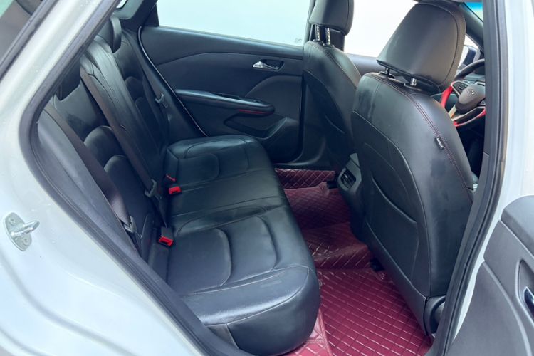 Used Chevrolet Monza 2020 Light Hybrid RS 330T Automatic Comfort Edition Interior 4