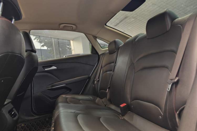 Used Chevrolet Monza 2020 Light Hybrid Redline 320T Dual-Clutch Thrilling Edition Interior 4