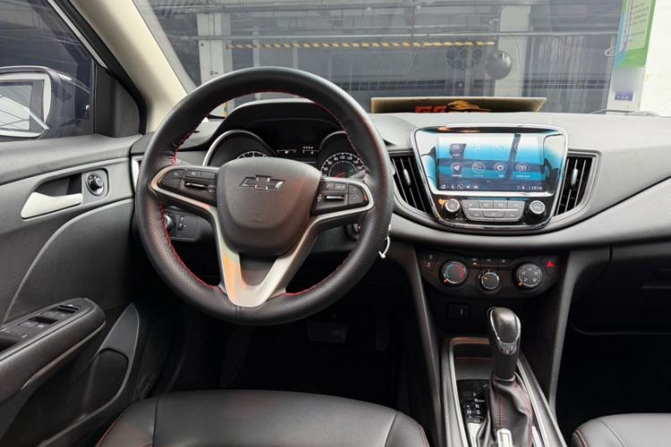 Used Chevrolet Monza 2020 Light Hybrid Redline 320T Dual-Clutch Thrilling Edition Interior 4