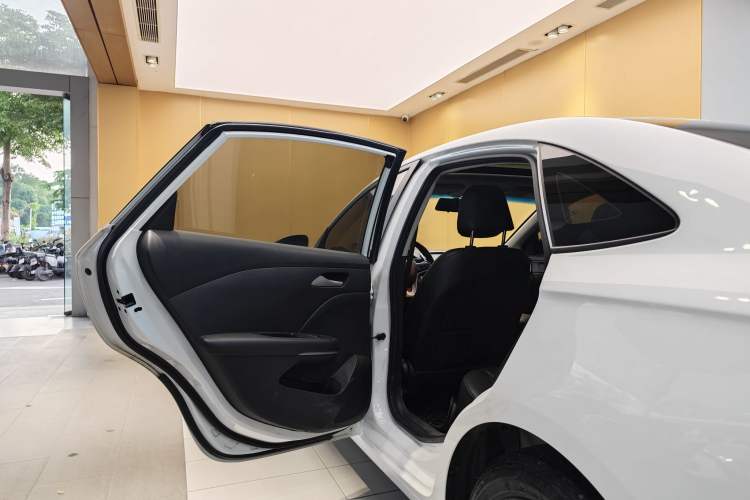 Used Chevrolet Monza 2020 Light Hybrid Redline 320T Dual-Clutch Thrilling Edition Interior 5