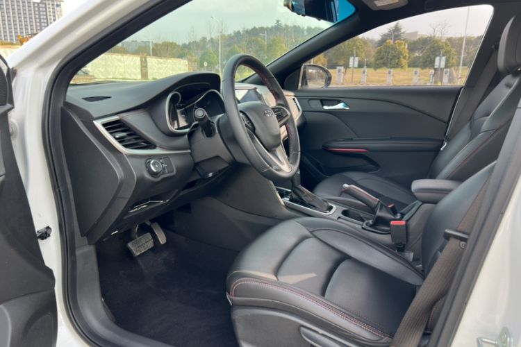 Used Chevrolet Monza 2020 Light Hybrid RS 330T Automatic Comfort Edition Interior 5