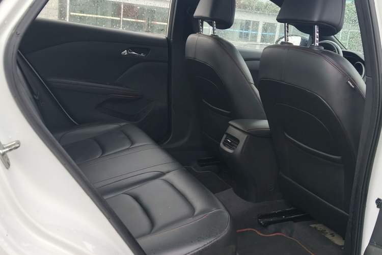 Used Chevrolet Monza 2020 Light Hybrid RS 330T Automatic Comfort Edition Interior 5