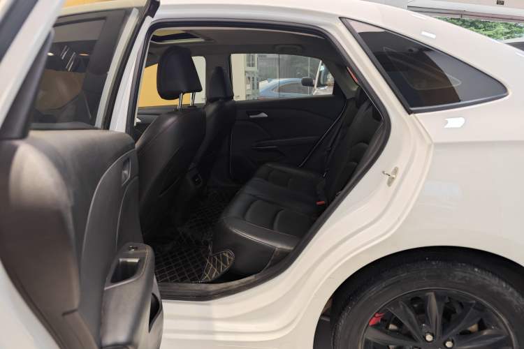 Used Chevrolet Monza 2020 Light Hybrid Redline 320T Dual-Clutch Thrilling Edition Interior 6