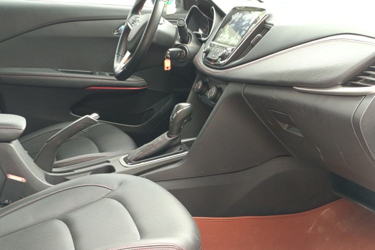 Used Chevrolet Monza 2020 Light Hybrid RS 330T Automatic Comfort Edition Interior 6