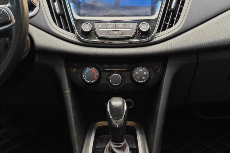 Used Chevrolet Monza 2020 Light Hybrid Redline 320T Dual-Clutch Thrilling Edition Interior 7
