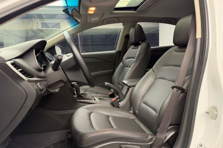 Used Chevrolet Monza 2020 Light Hybrid Redline 320T Dual-Clutch Thrilling Edition Interior 7