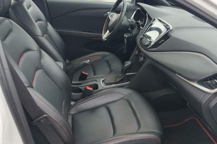 Used Chevrolet Monza 2020 Light Hybrid RS 330T Automatic Comfort Edition Interior 7