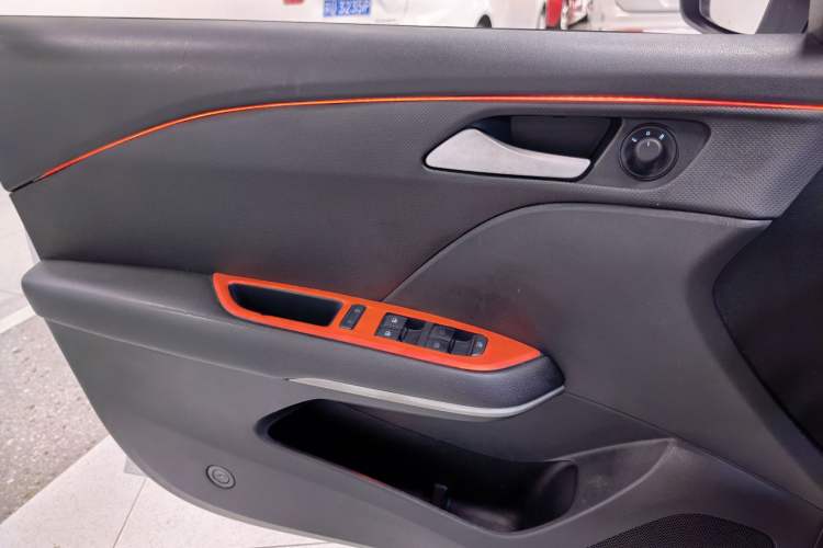Used Chevrolet Monza 2020 Light Hybrid Redline 320T Dual-Clutch Thrilling Edition Interior 7