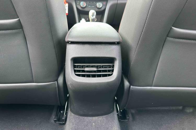 Used Chevrolet Monza 2020 Light Hybrid RS 330T Automatic Comfort Edition Interior 9