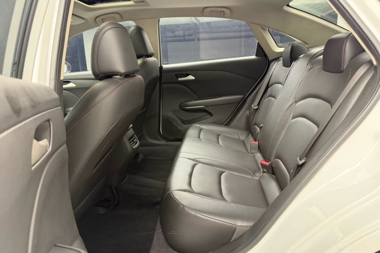 Used Chevrolet Monza 2020 Light Hybrid Redline 320T Dual-Clutch Thrilling Edition Interior 9
