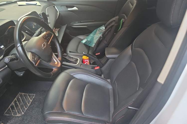 Used Chevrolet Monza 2020 Light Hybrid Redline 320T Dual-Clutch Thrilling Edition Left Front Seat
