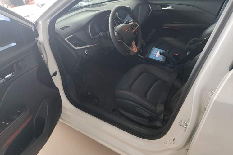Used Chevrolet Monza 2020 Light Hybrid RS 330T Automatic Comfort Edition Left Front Seat
