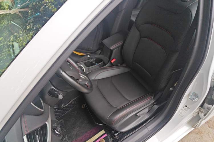 Used Chevrolet Monza 2020 Light Hybrid RS 330T Automatic Comfort Edition Left Front Seat