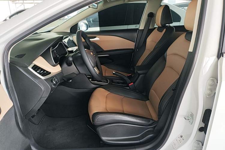 Used Chevrolet Monza 2020 320 Automatic Enjoyment Edition Left Front Seat