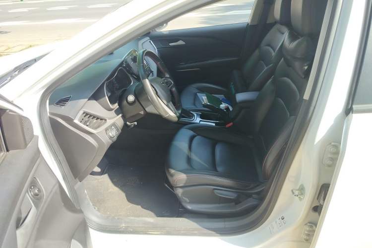 Used Chevrolet Monza 2020 Light Hybrid Redline 320T Dual-Clutch Thrilling Edition Left Front Seat
