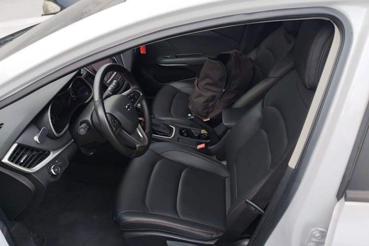 Used Chevrolet Monza 2020 Light Hybrid Redline 320T Dual-Clutch Thrilling Edition Left Front Seat