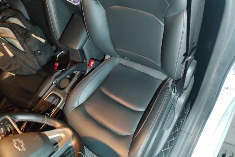 Used Chevrolet Monza 2020 Light Hybrid Redline 320T Dual-Clutch Thrilling Edition Left Front Seat