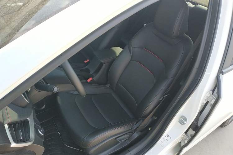 Used Chevrolet Monza 2020 Light Hybrid RS 330T Automatic Comfort Edition Left Front Seat