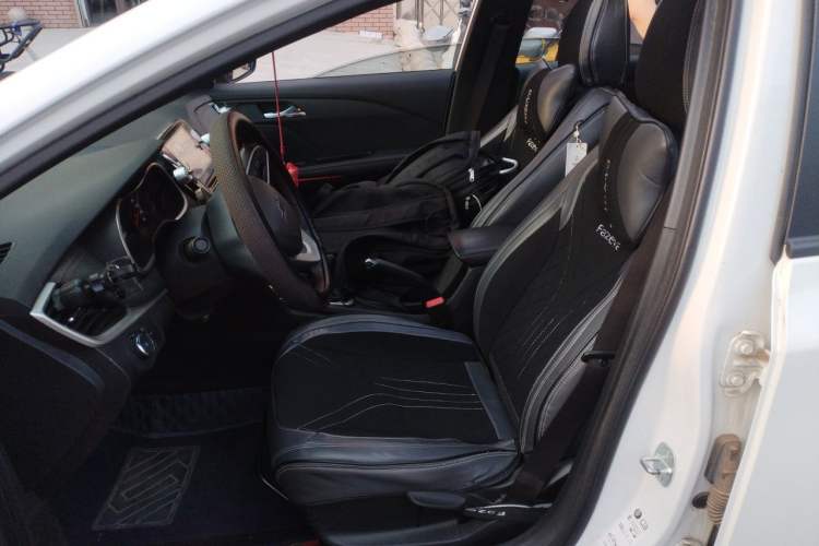 Used Chevrolet Monza 2020 Light Hybrid RS 330T Automatic Comfort Edition Left Front Seat