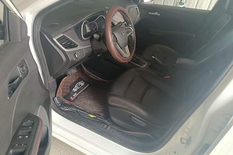 Used Chevrolet Monza 2020 Light Hybrid RS 330T Automatic Comfort Edition Left Front Seat