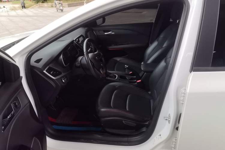 Used Chevrolet Monza 2020 Light Hybrid RS 330T Automatic Comfort Edition Left Front Seat