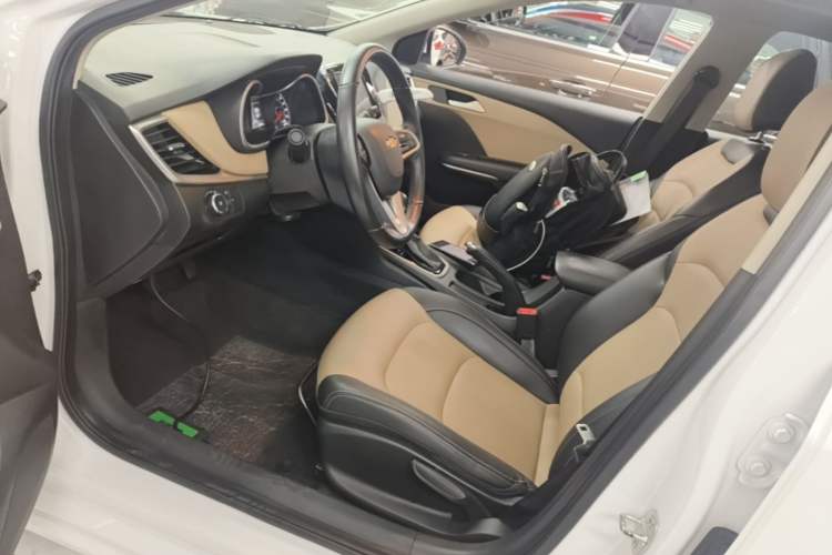 Used Chevrolet Monza 2020 320 Automatic Enjoyment Edition Left Front Seat