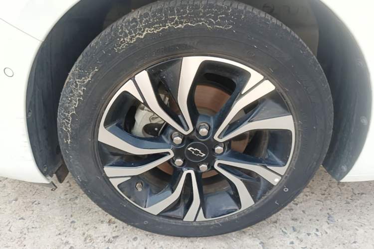 Used Chevrolet Monza 2020 Light Hybrid RS 330T Automatic Thrill Edition Left Front Wheel Hub
