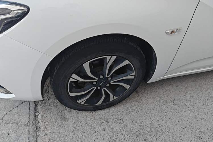 Used Chevrolet Monza 2020 Light Hybrid RS 330T Automatic Comfort Edition Left Front Wheel Hub
